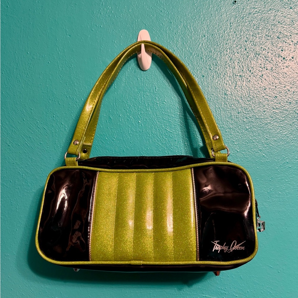 Trophy Queen roadster purse
